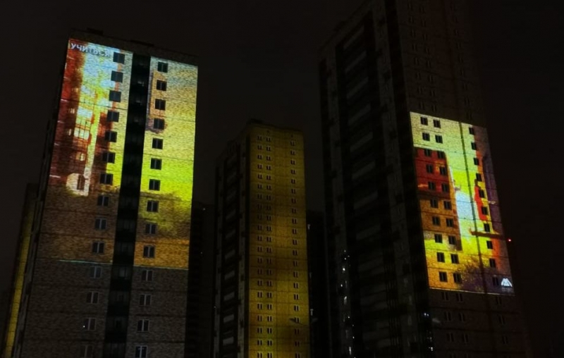 Фасады новостроек на Парнасе расцветили 3D-картинами