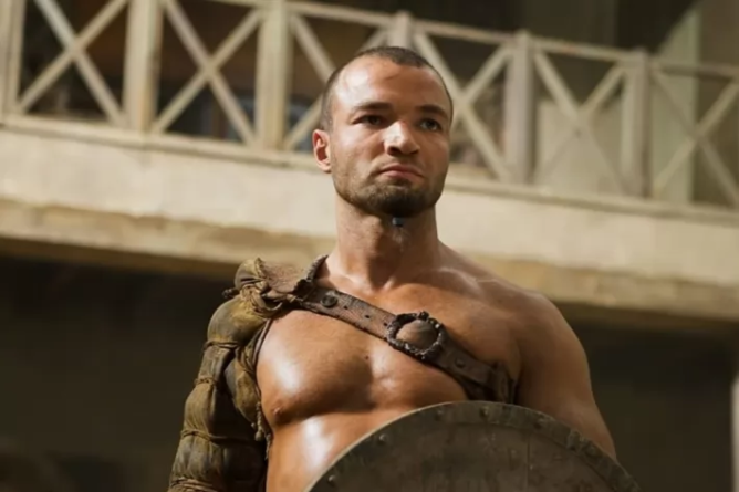 Starz Р·Р°РєР°Р·Р°Р» СЌСЂРѕС‚РёС‡РµСЃРєРёР№ С‚СЂРёР»Р»РµСЂ РїРѕ РІСЃРµР»РµРЅРЅРѕР№ РЎРїР°СЂС‚Р°РєР°