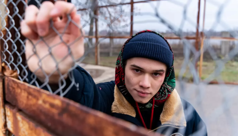 Р СѓР·РёР»СЊ РњРёРЅРµРєР°РµРІ СЃС‹РіСЂР°Р» С…СѓР»РёРіР°РЅР° РІ СЃРµСЂРёР°Р»Рµ РџРѕРґСЃР»СѓС€Р°РЅРѕ РІ Р С‹Р±РёРЅСЃРєРµ