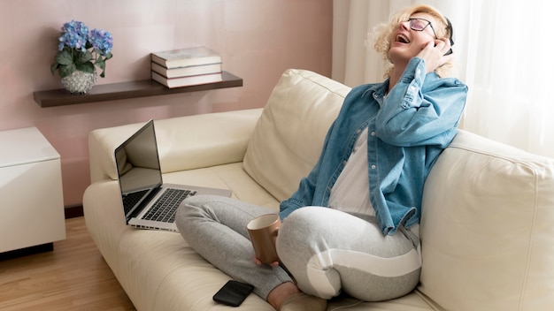 Универсальные наушники JBL Reflect Flow для активного отдыха