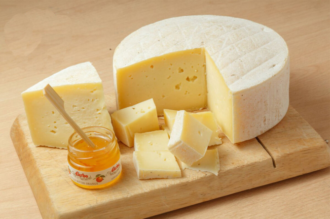 Полезность полутвердого сыра: Питательная ценность и преимущества для здоровья